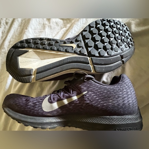 Pre-loved excellent
Nike Men's Black Running Shoes
MSRP 120 $ - Picture 6 of 8